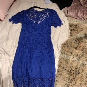 Super slimming lace lulus dress!